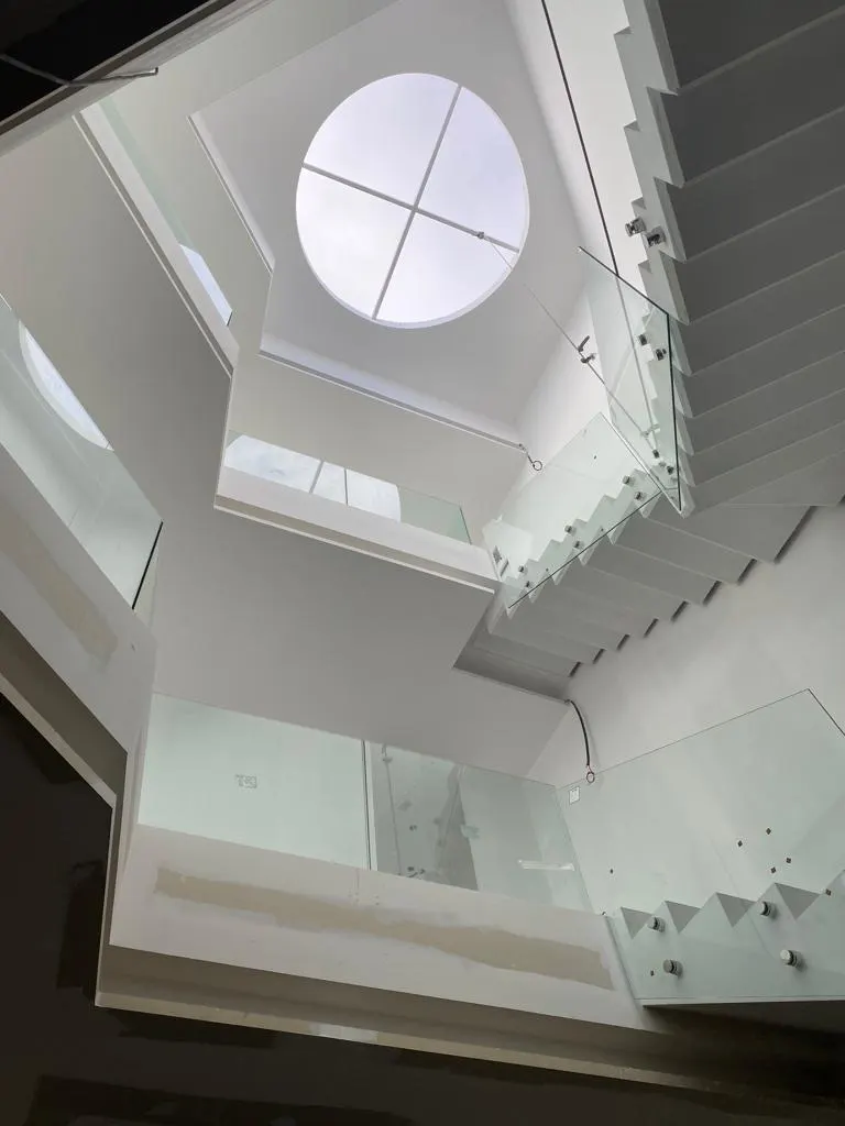 Ejecución constructiva, estructura interior y obra terminada